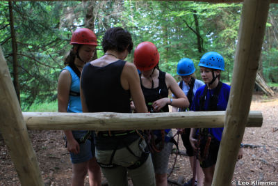 3.2 Beratung vor dem Baumklettern IMG_0441.jpg